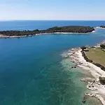 -by The Sea Апартаменты *